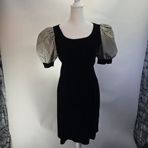 Elegant Black Dress with Checkered Puff Sleeves Size 6